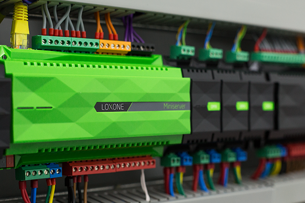 Verteilerschrank mit Loxone Gebäudeautomation